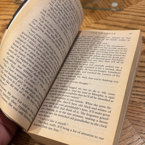 John Grisham's 'The Chamber' Paperback Book - Picture 4 of 4